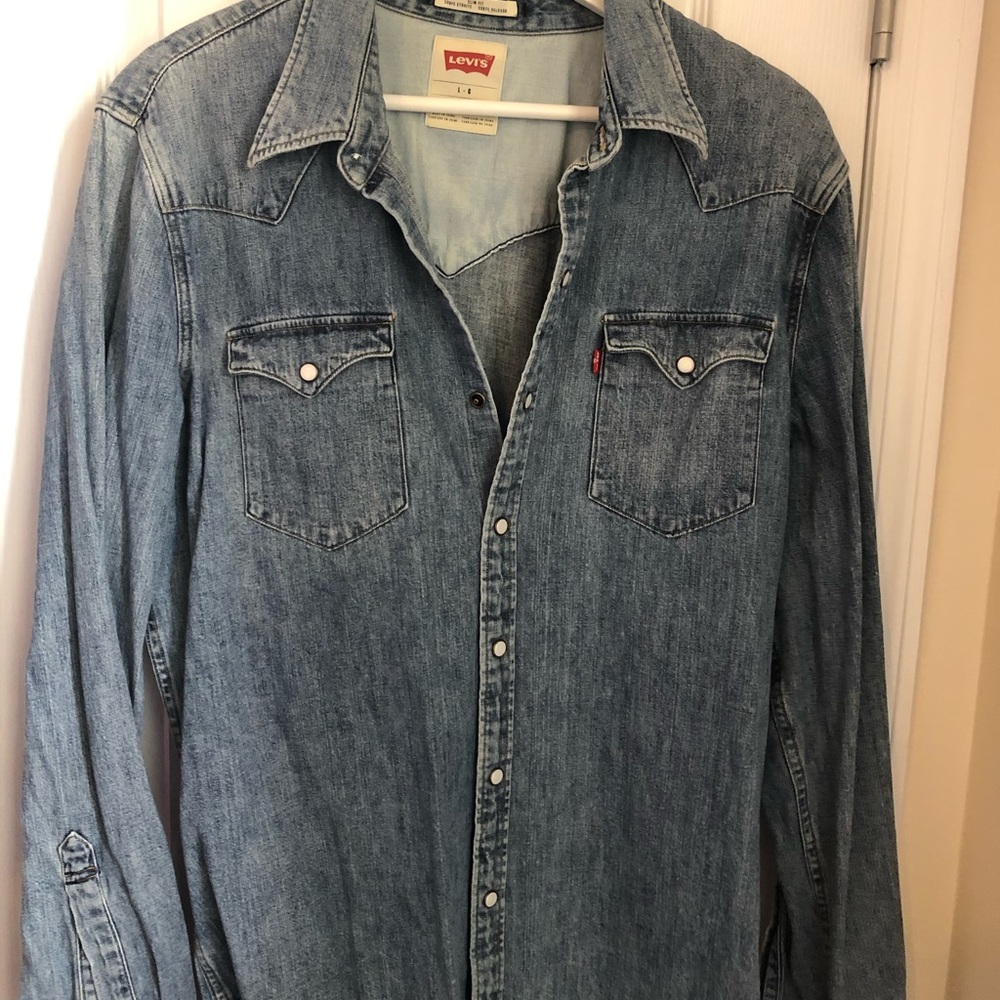 Denim shirt by Levi’s